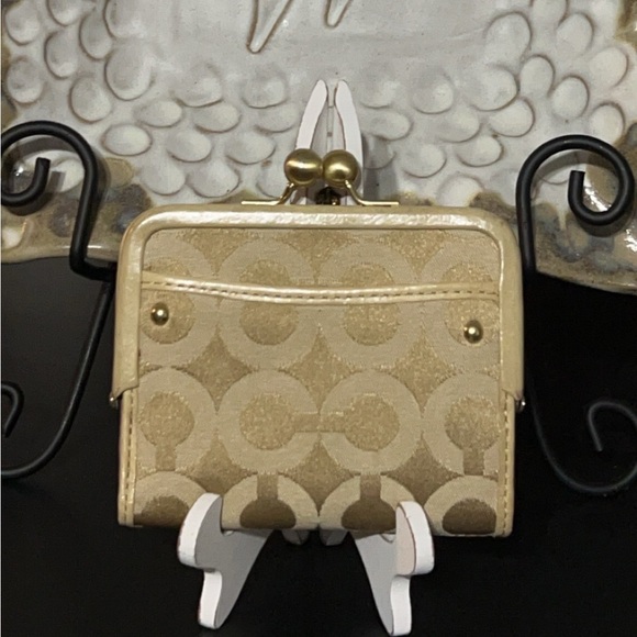 COACH KissLock wallet - Picture 2 of 5